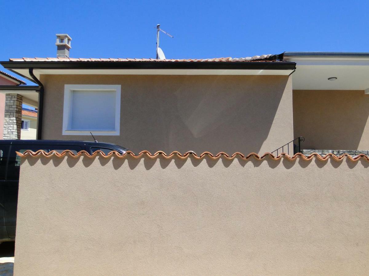 Apartment Pino Umag Exteriör bild