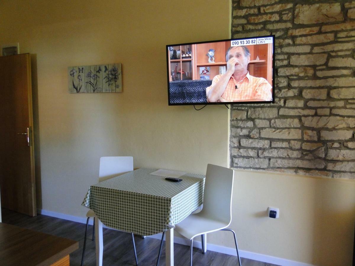 Apartment Pino Umag Exteriör bild
