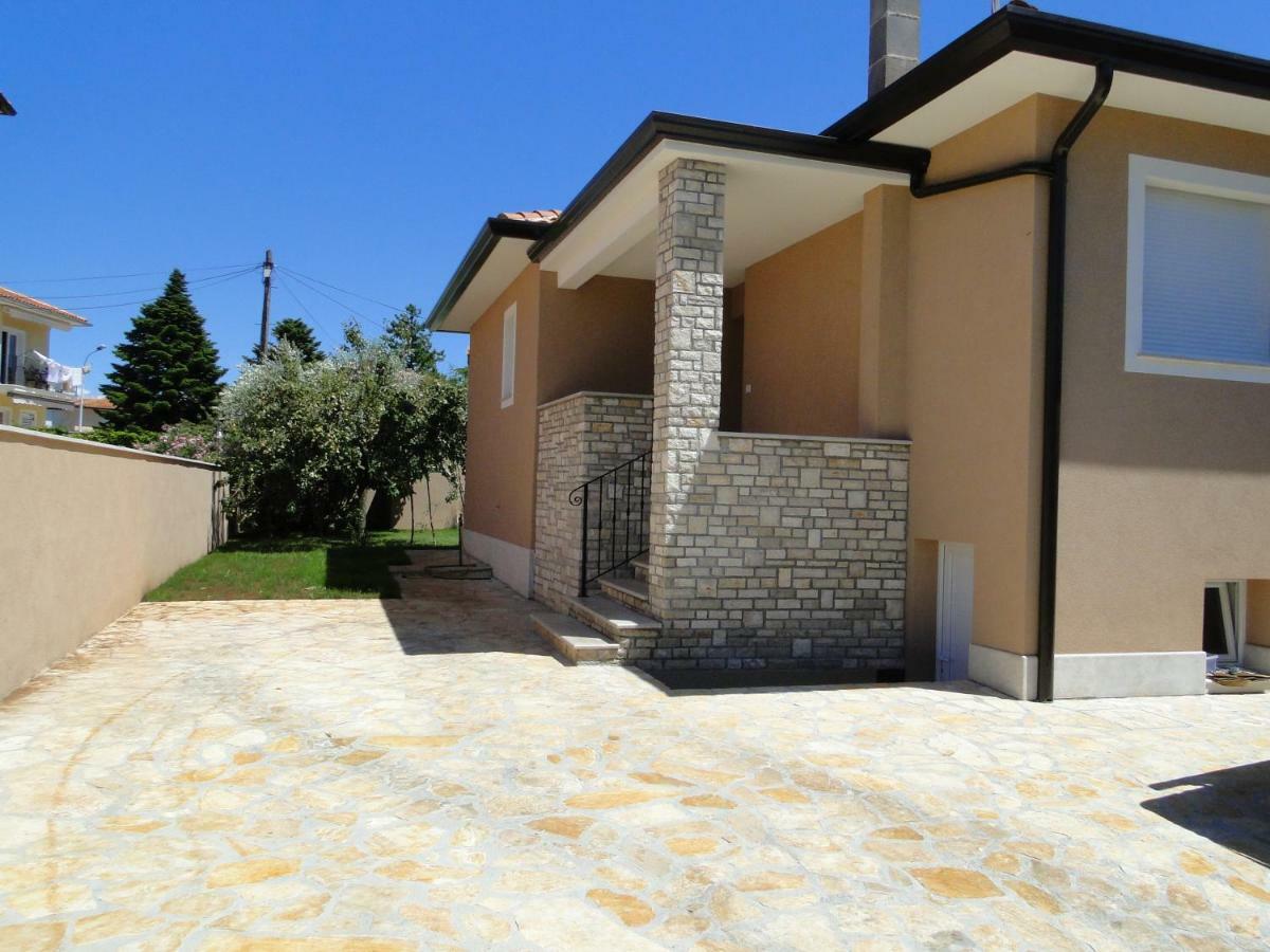 Apartment Pino Umag Exteriör bild