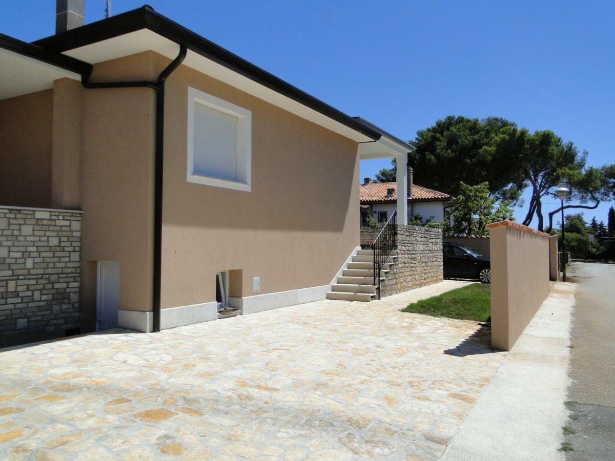 Apartment Pino Umag Exteriör bild